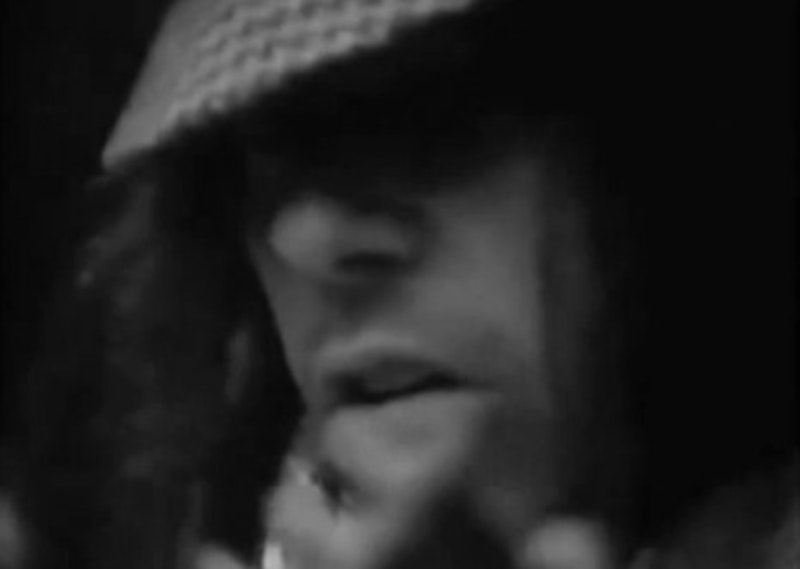 Neil young busking glasgow 1976.jpg?ixlib=rails 2.1