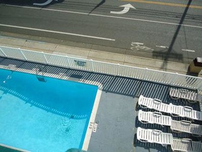 Rsz 2631759 wayfarer motel pool 1 def.jpg?ixlib=rails 2.1