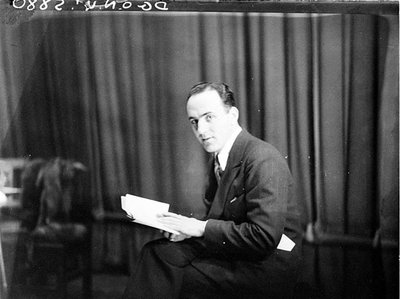 Rsz 640px slnsw 10235 portrait of man reading a script.jpg?ixlib=rails 2.1