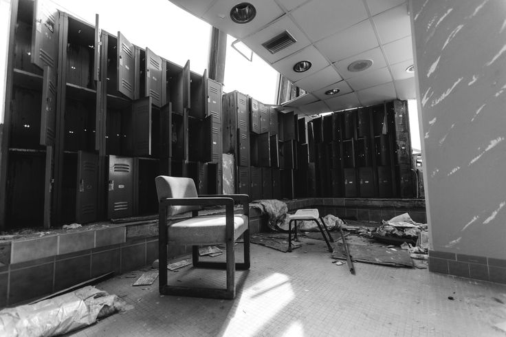 A1f2f75e8926bf34f5109542ca7f89b0  lockers bank.jpg?ixlib=rails 2.1