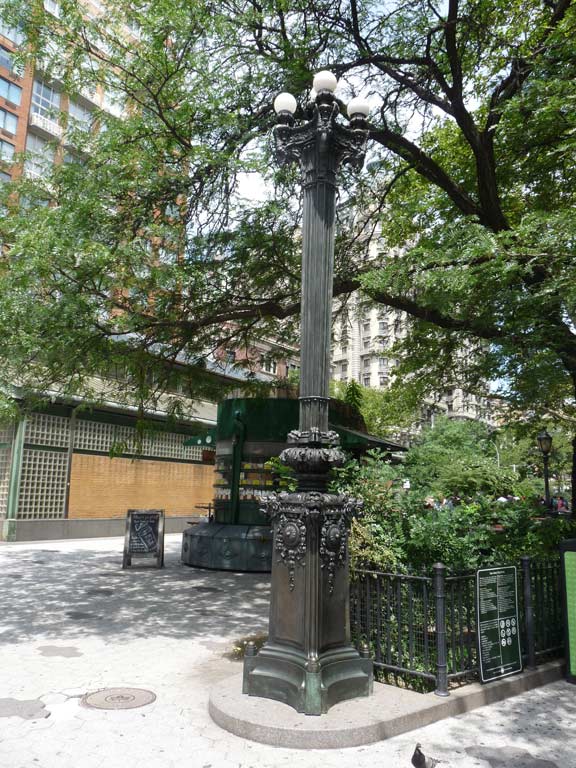 Verdi.lamp.jpg?ixlib=rails 2.1