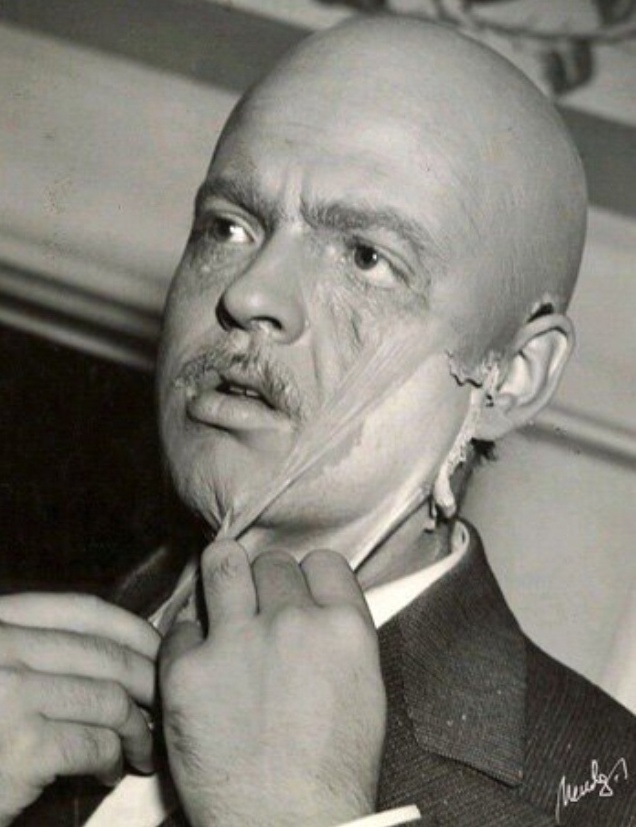 72f1546d90577b04c4afc4351e9f8f2f  orson welles behind the scenes.jpg?ixlib=rails 2.1