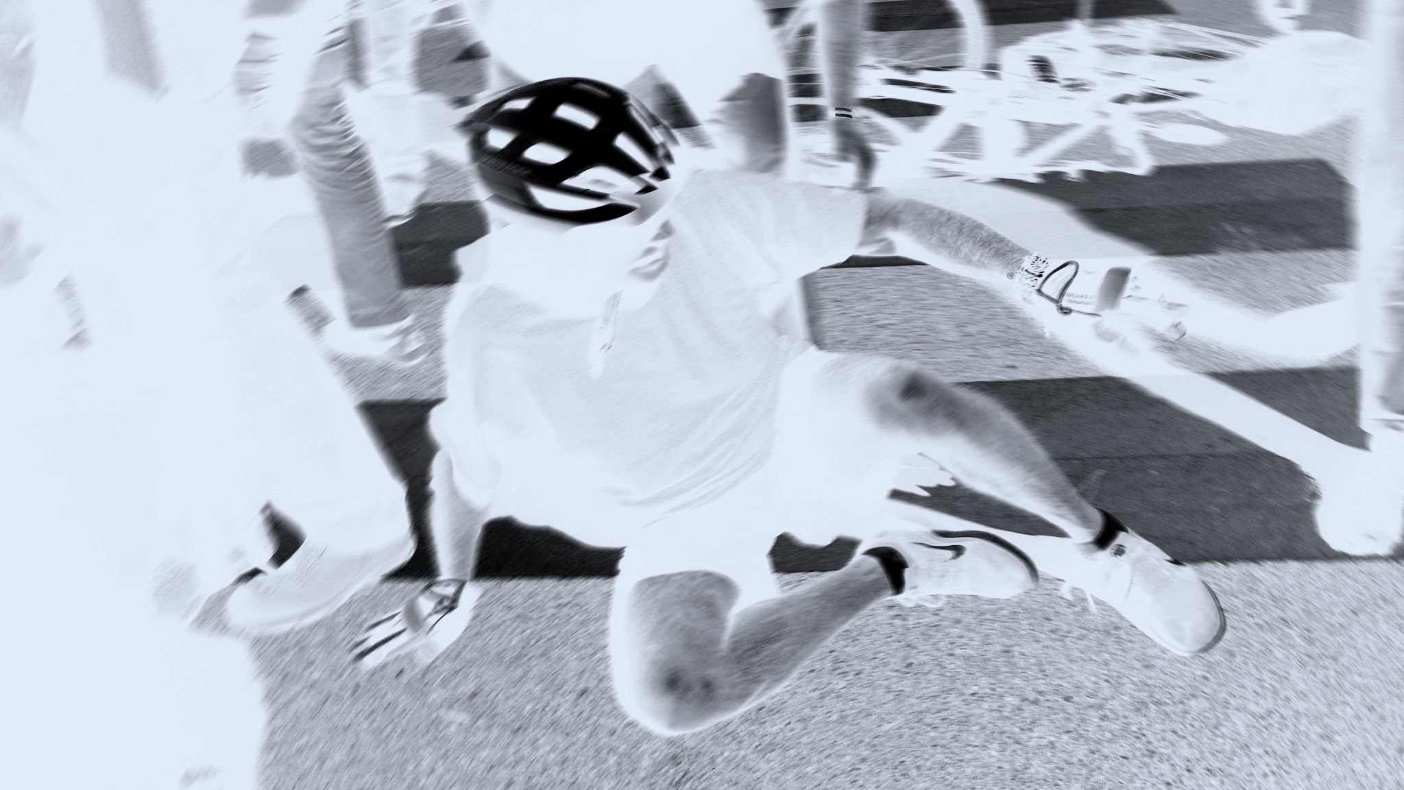 Skynews biden falls off bike 5808519.jpg?ixlib=rails 2.1