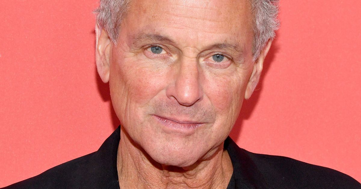 204cf174d040b017d3862be9f619e25df5 11 lindsey buckingham.rsocial.w1200.jpg?ixlib=rails 2.1