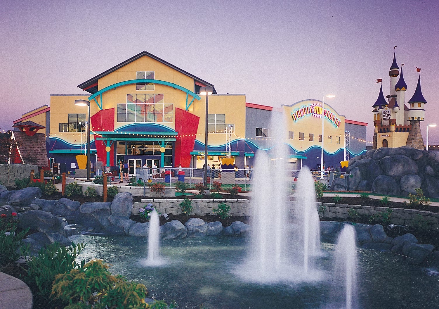 Https   files.idss.com c418 images listings bullwinkles restaurant.jpeg?ixlib=rails 2.1