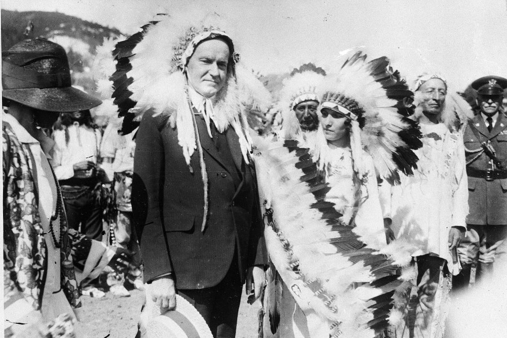 Image 1 coolidge headdress e1511978077619.jpg?ixlib=rails 2.1