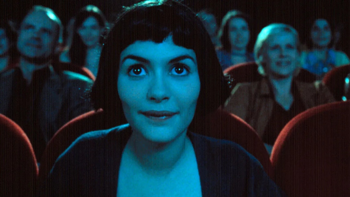 Amélie sat in a movie theater.