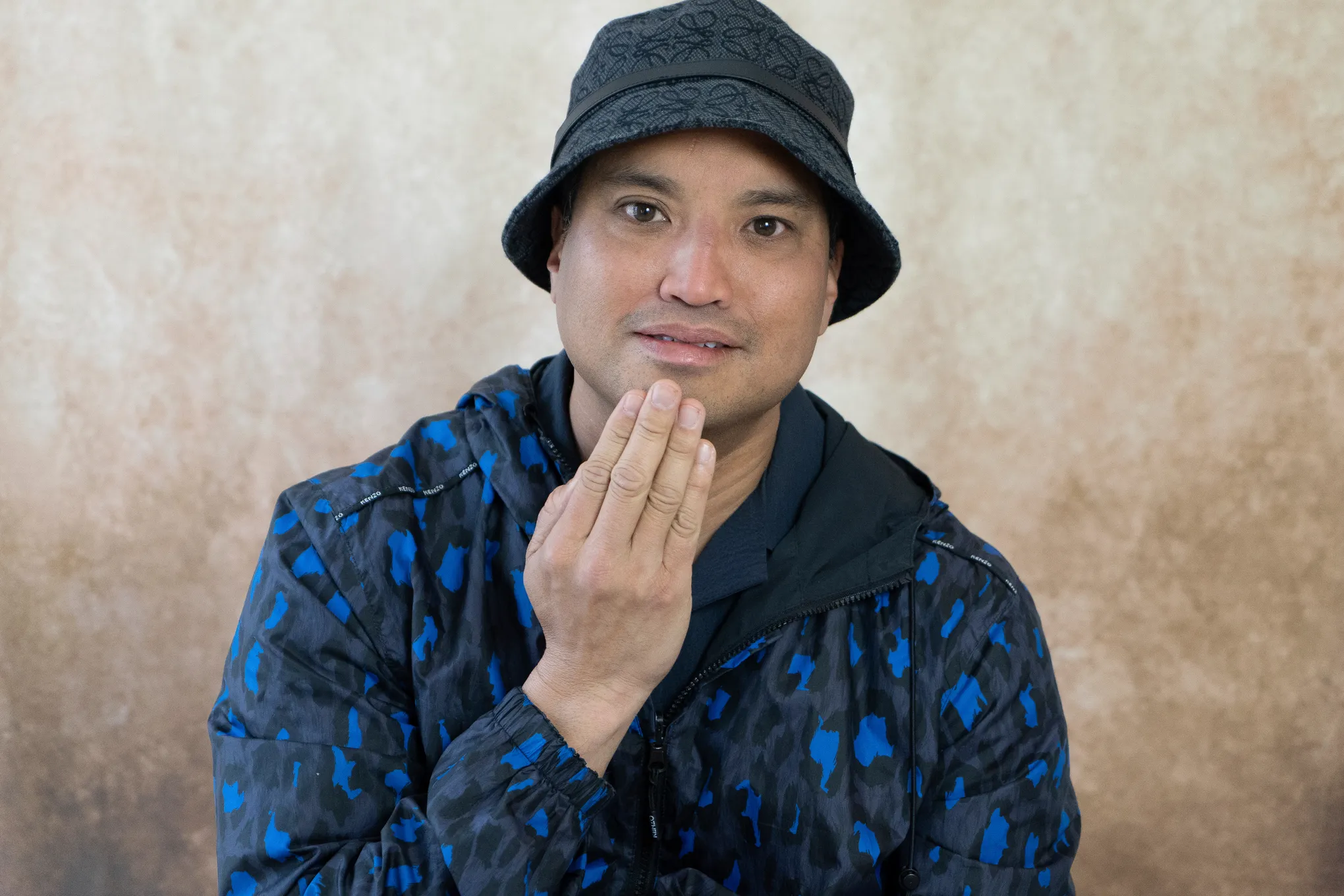 Urn publicid ap org a5da03b5c2e580523f86b47468dc38d2chad hugo portrait session 92751.jpg.webp?ixlib=rails 2.1