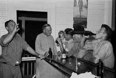 Men drinking beer at the bar everett.jpg?ixlib=rails 2.1